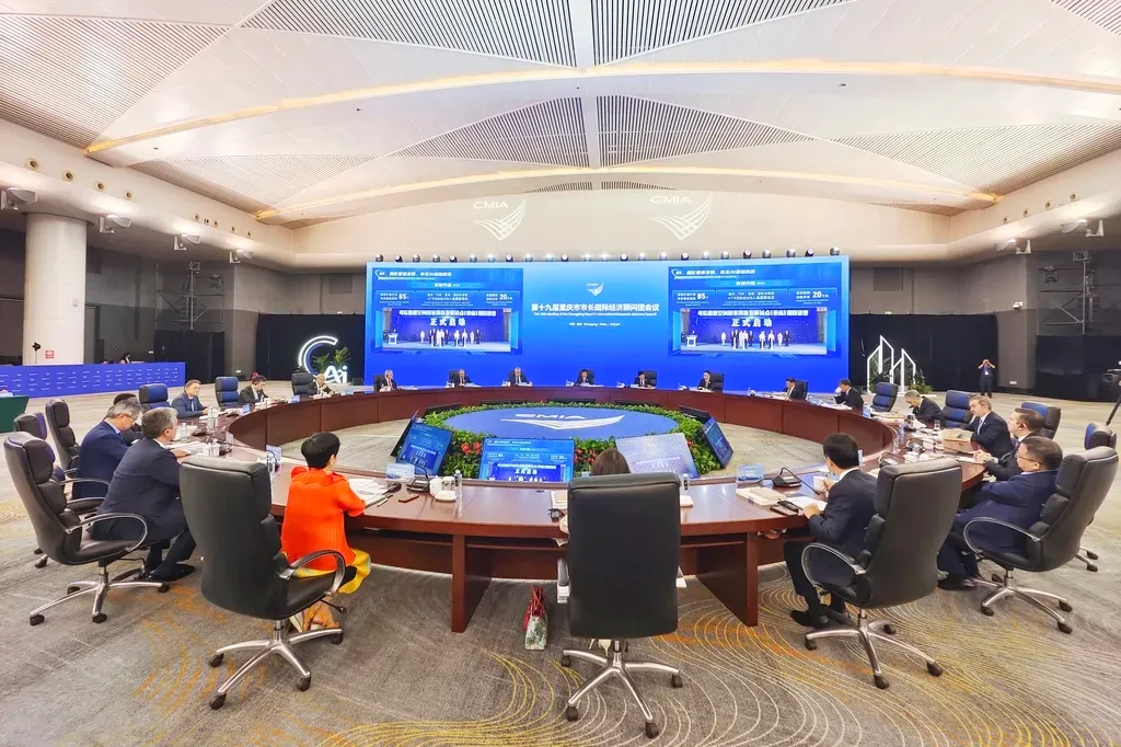 聚全球智慧 塑未来之城——写在第十九届重庆市市长国际经济顾问团会议举行之际