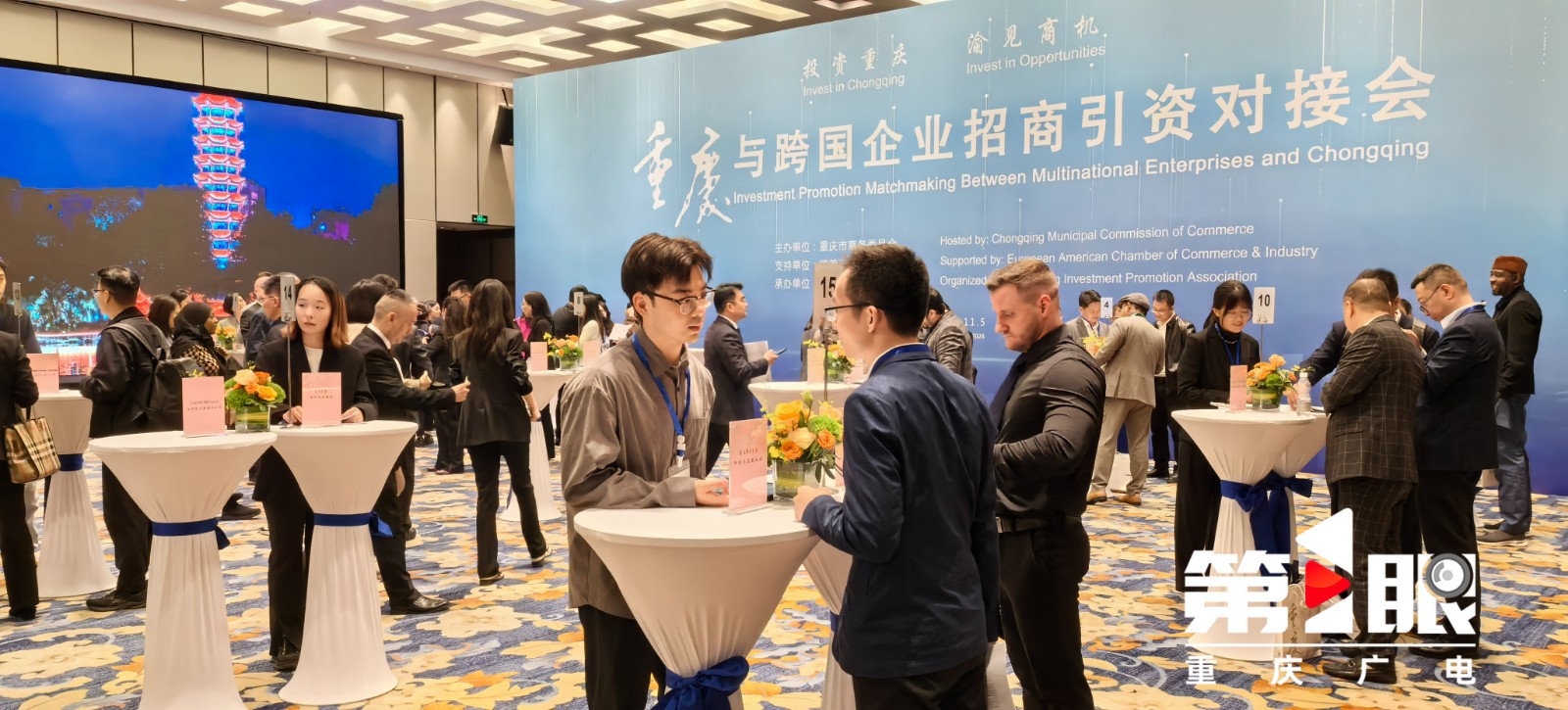 进博会侧记 | 大型对接会上的小桌台